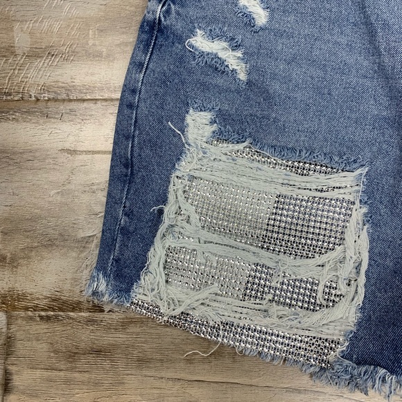 Renegades Distressed Denim Shorts - KanCan - Picture 4 of 7
